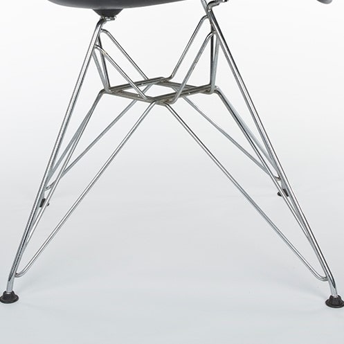 Side view of Vitra DAR base